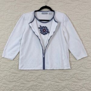 Alfred Dunner White Sweater with Blue Floral Detail Size Petite Large